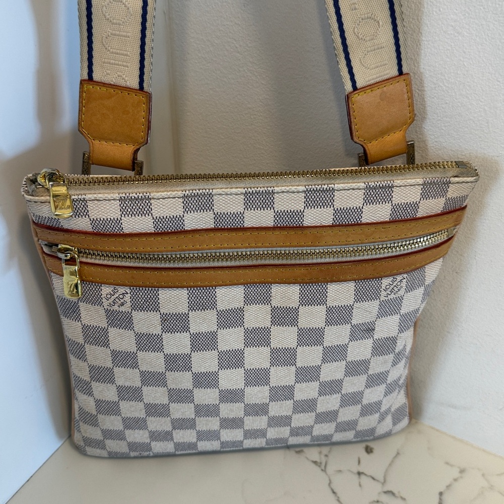 Louis Vuitton Crossbody - Picture 2 of 10